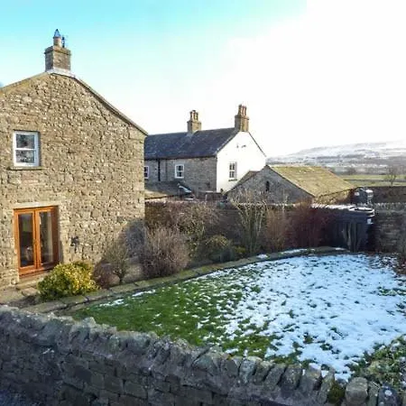 1 Manor Barn *
