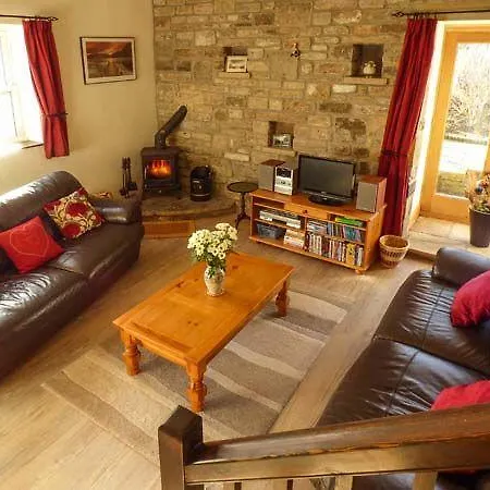 1 Manor Barn * Carperby
